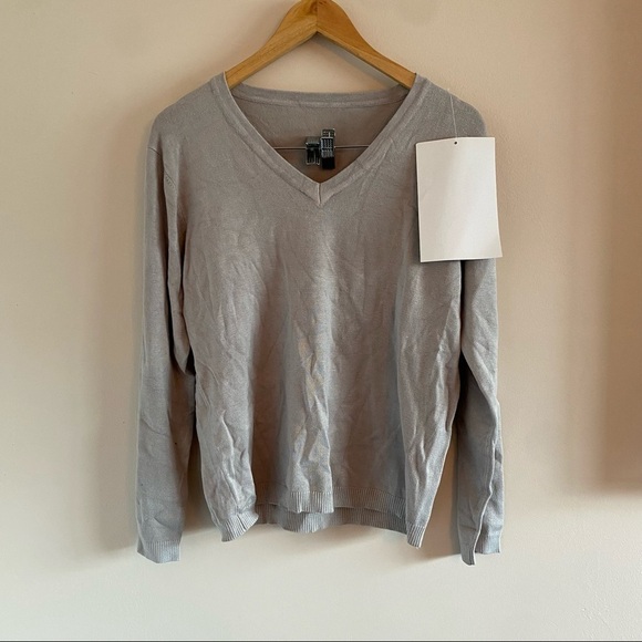 NWT Gray Sweater - Picture 2 of 4